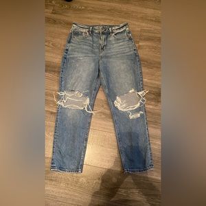 American Eagle light wash mom jean. Size 10
